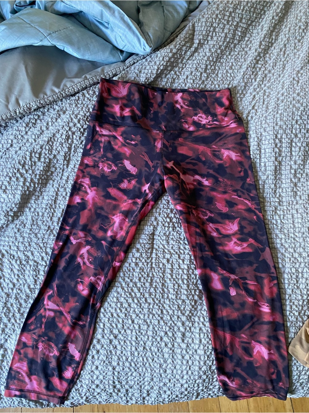 lululemon athletica Women's Pink & Black Patterned Leggings - Picture 1 of 3